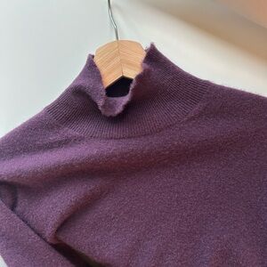 Elegant Aritzia Purple Cashmere Mock Neck Women's Sweater